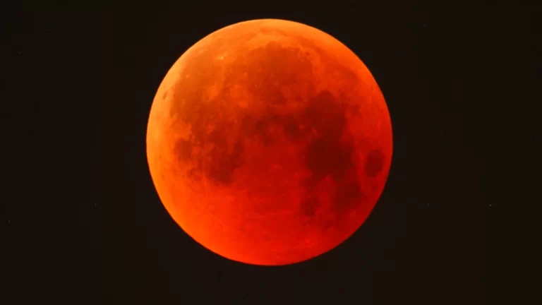 First Lunar Eclipse of 2022 in Hindi